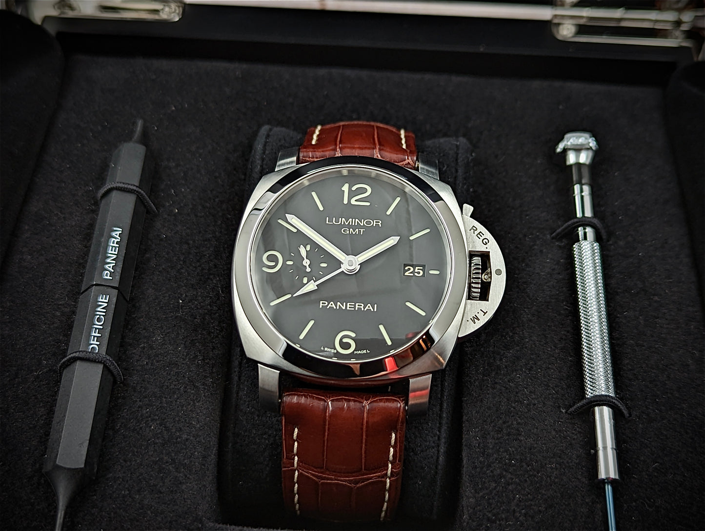 Panerai PAM320 Luminor GMT