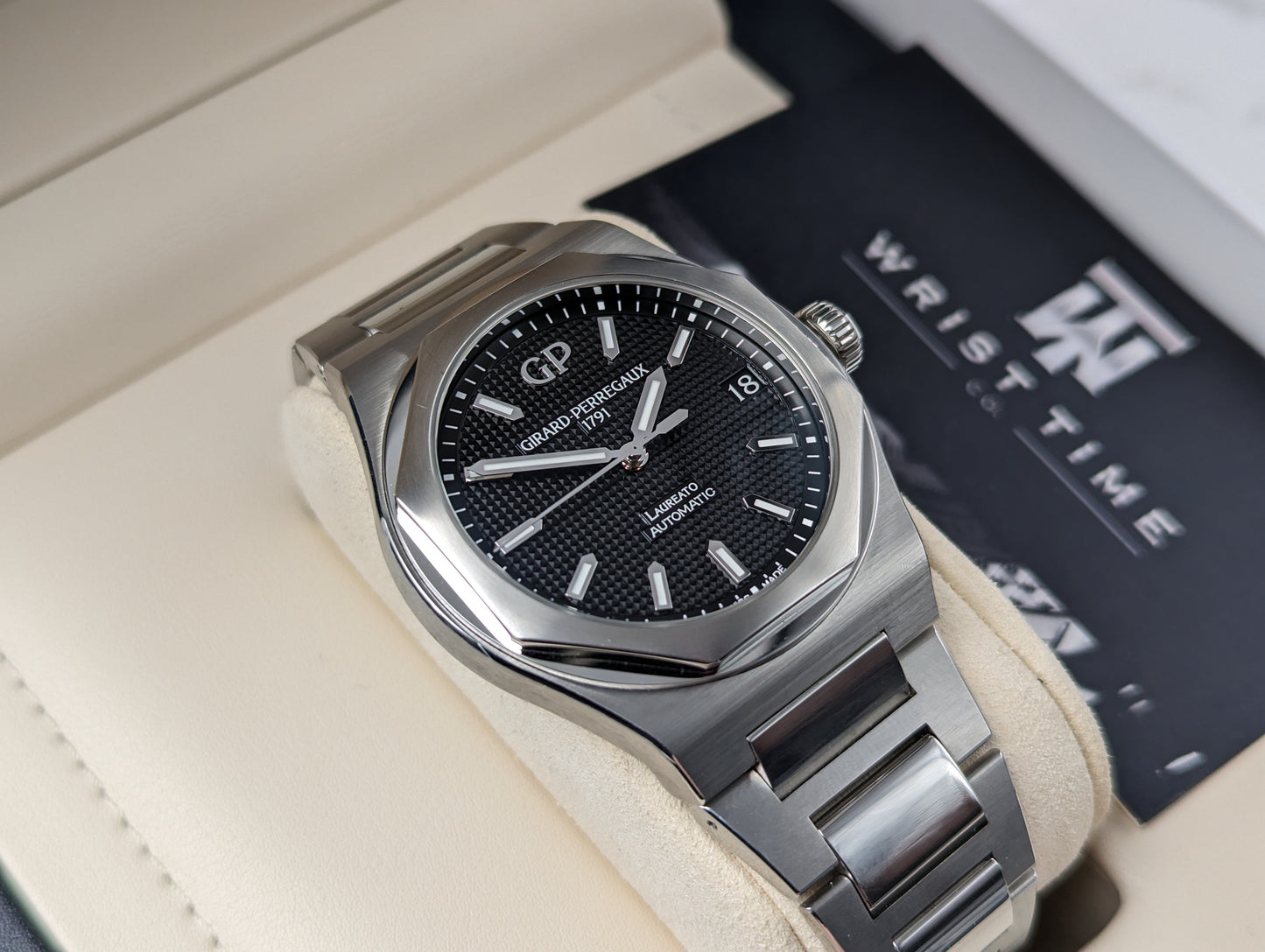 Girard Perregaux Laureato 42mm Black